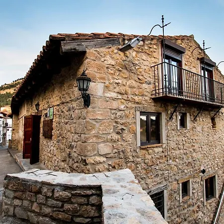 Palacio * Linares de Mora